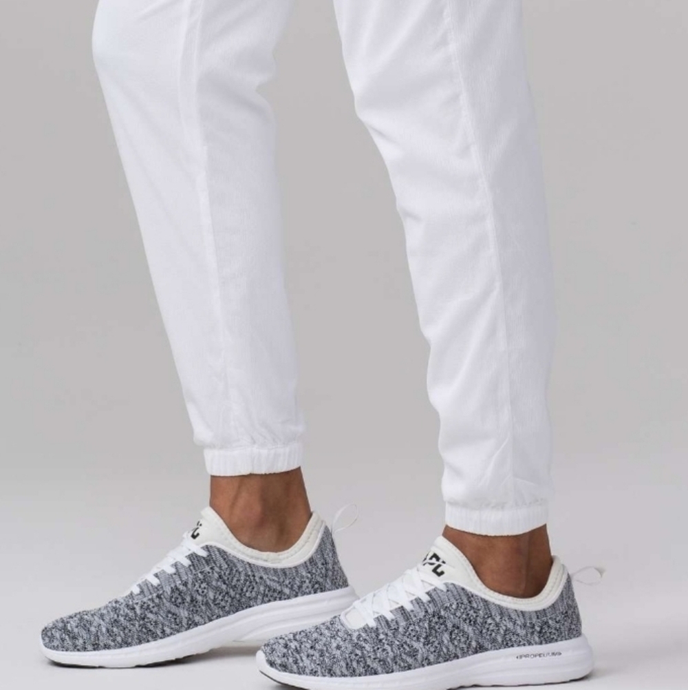 Lululemon In-Depth Joggers - Picture 2 of 10